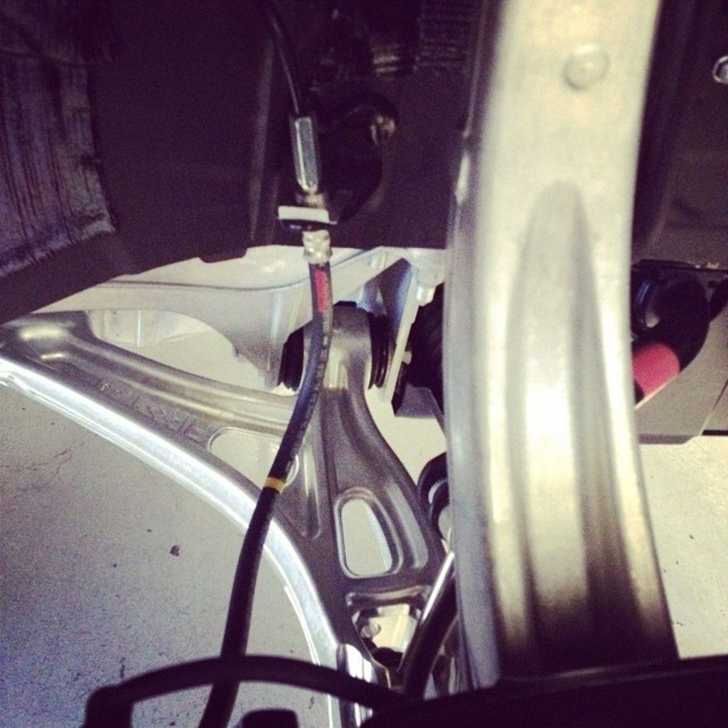 This picture shows a electric machine made of metal and we see a wall.