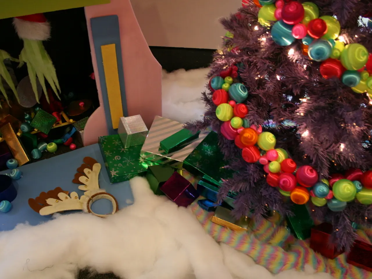 Vintage Realtree Camouflage Design Makes an Appearance on Flint and Tinder's Pullover Fleece Hoodie