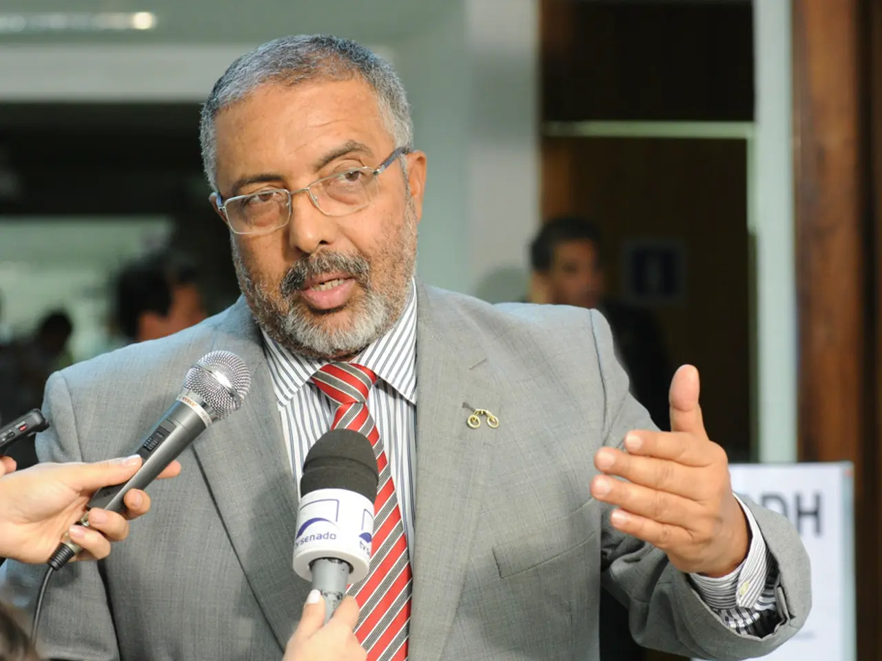 Actor Naresh Gosain's video is deceptively circulated, misrepresenting it as an authentic courtroom...