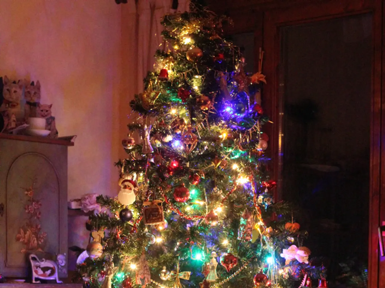 Etsy Declares this Holiday Season as Chrome-Centered, and I Can't Help but Be Enthralled - Discover...