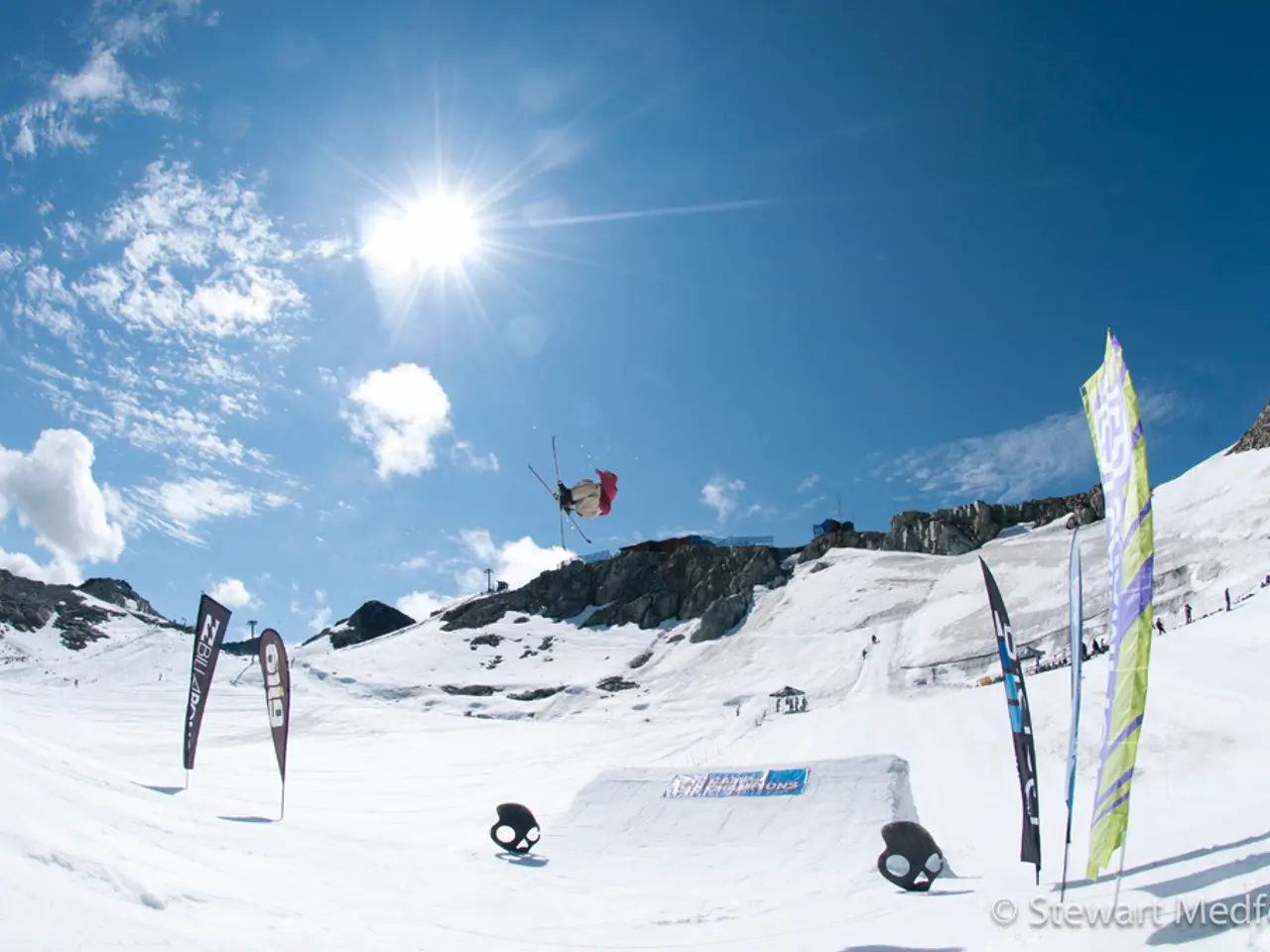 A woman from Bavaria meets a tragic death due to a fall while climbing in Tyrol.