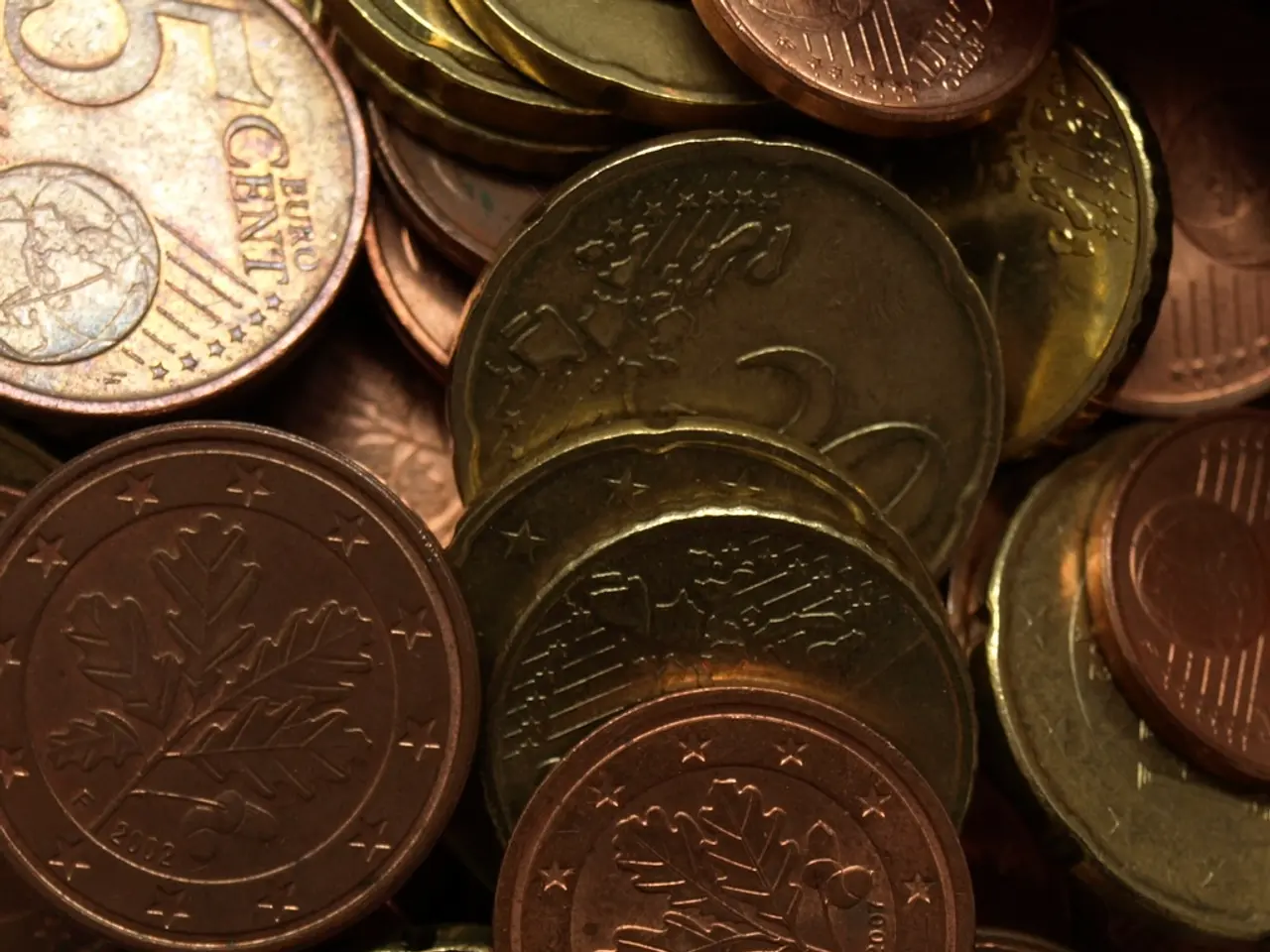 Explaining Cryptocurrency: Types, Advantages, Disadvantages, Market Report, and Forecasts for 2025
