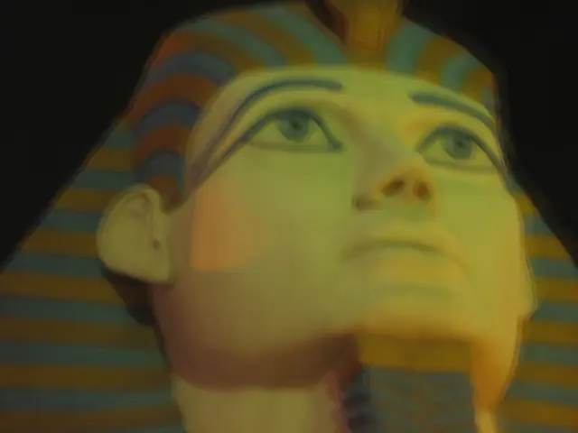 Restorescontentious monument under Trump administration's reign