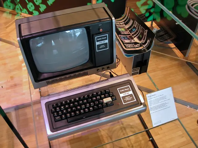 Recycled Computer Resurrected from Garbage Bin – Linux Operating System and Light Games Still...