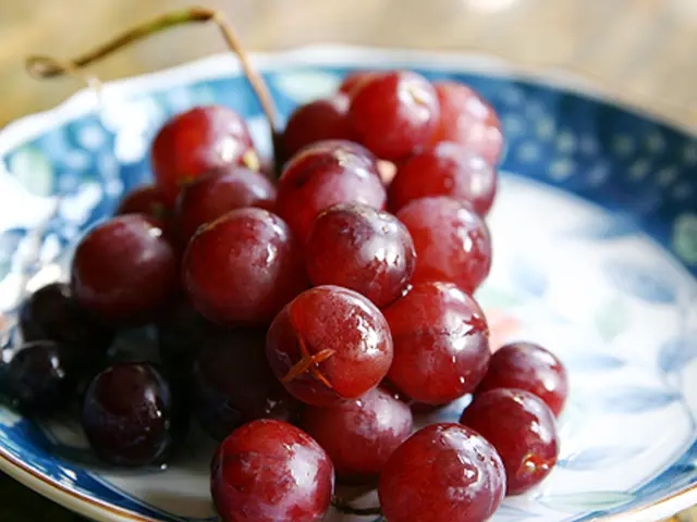 Spain's cherries gain access to a significant Chinese market, marking a strategic opening.