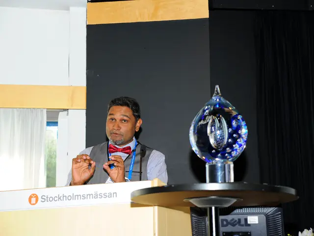 Trump Declares Internet Users Praising Him Excessively During Unusual School Address