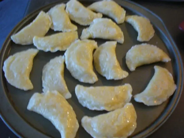 Moon-Based Dieting: Harmonizing Your Nutrition with Lunar Phases for Maximum Well-being