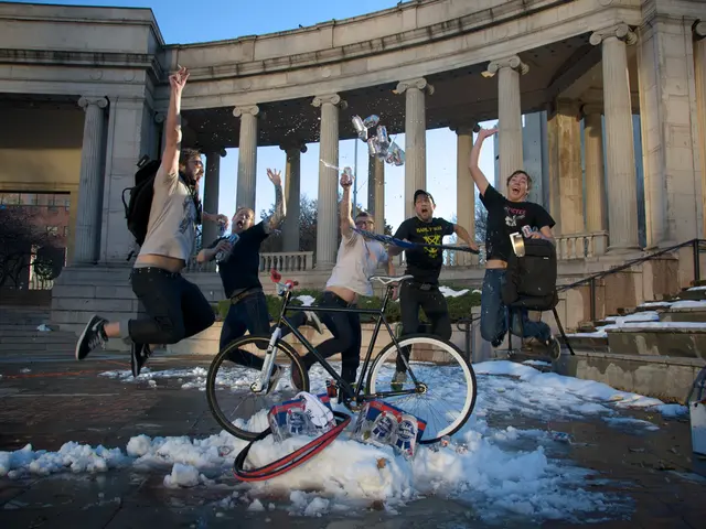 Thief leaps into Datteln-Hamm Canal