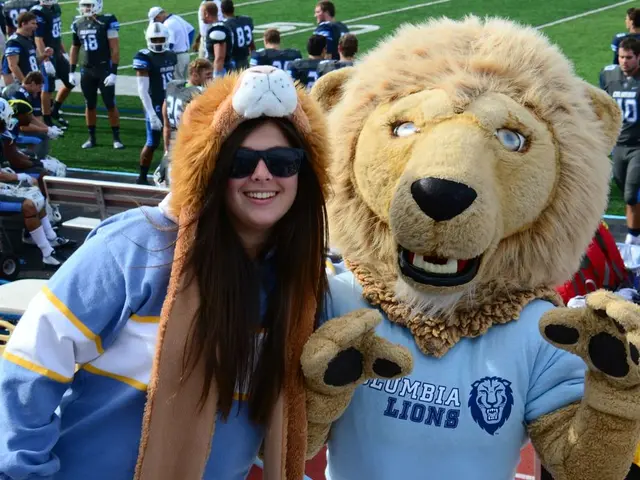 "Williamson, the captain of England, to be absent from the beginning of WSL due to a knee injury"