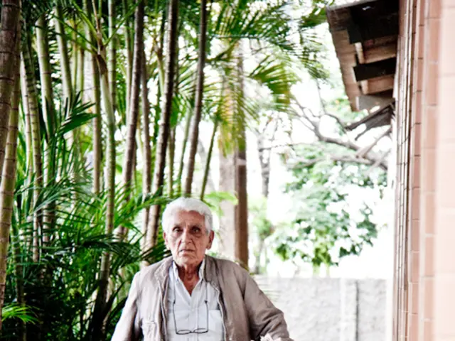Law enforcement authorities in Hamburg-Langenhorn are currently on the hunt for an elderly...