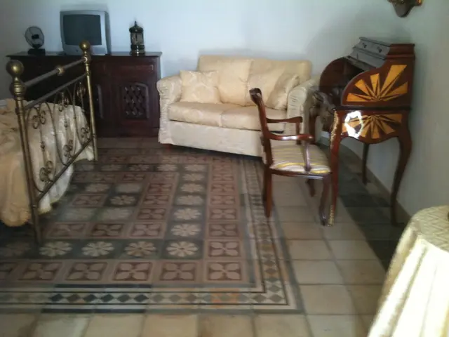 Old-style cleaning efficiency echoes in this new tool, reminiscent of grandfathers' past methods.