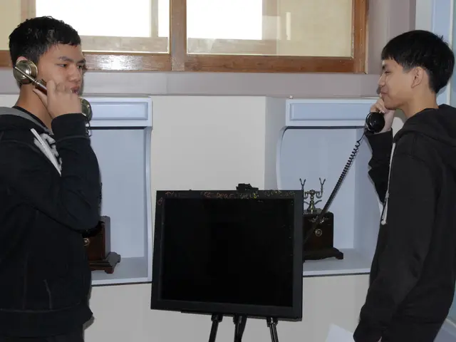 Robbery in Cologne-Ossendorf: Unmasked Larceny Unveiled