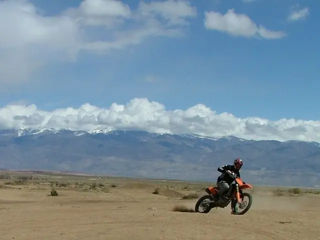 "BYD showcases a spectacular all-terrain testing track, breaking records with an indoor sand dune"