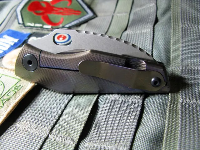 Secure the complete enclosure of the silos.