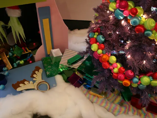 Holiday Decoration Tips: 12 Creatively Organic Methods to Adorn Presents with Earthy Elements