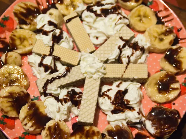 Fluffy and effortless banana-filled pancakes for a delightful breakfast treat