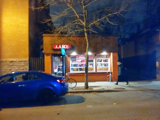 Unusual road behavior observed by an eyewitness.