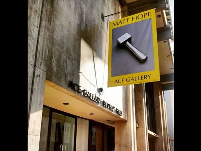 Local residents propose strict packaging regulations by distributing informational pamphlets