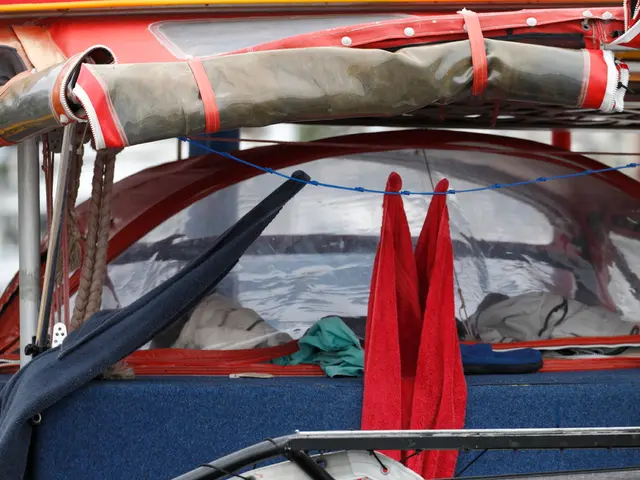 Device for easily removing cable ties