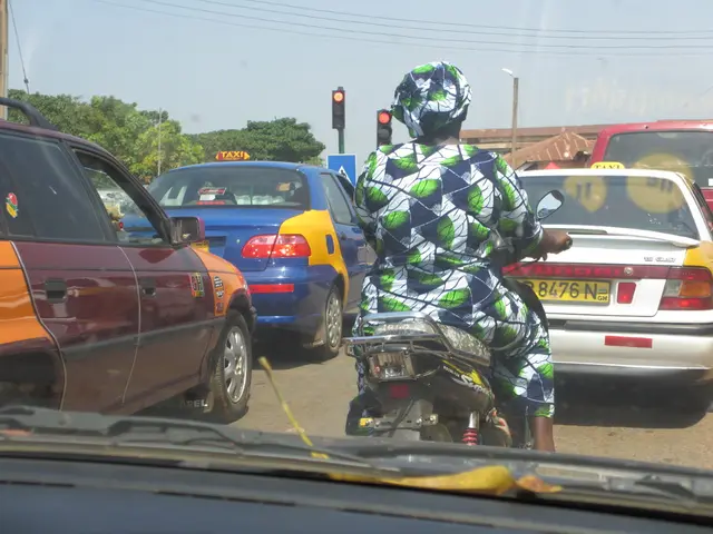 Traffic Stop in Uhingen: Police halt a female motorist on Tuesday, removing her from the roadway.