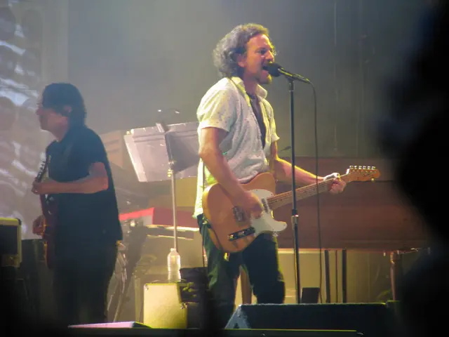 Legendary musicians Stevie Wonder and Dionne Warwick share an unexpected on-stage reunion,...