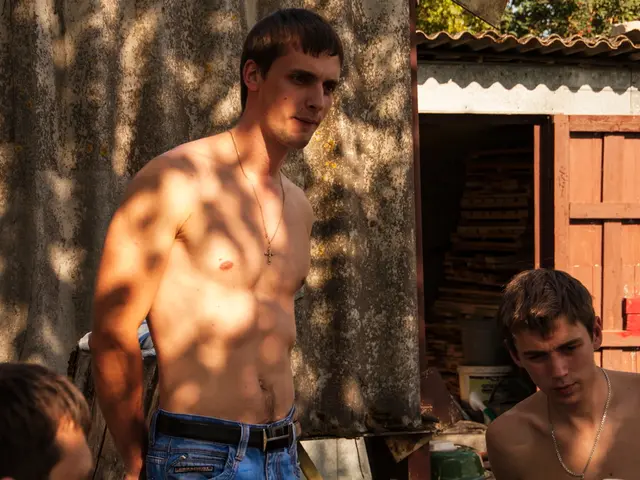 Woodsman's bare-naked strolls scare local girls on AB