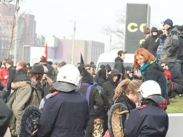 Violence Erupts at Dresden-Pieschen Railway Station - Police Overrun by Aggressive Assailants...