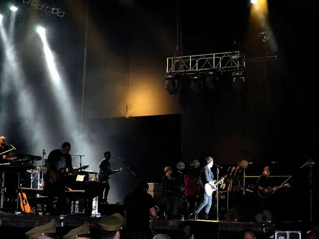 Maestro exhibits spontaneous performance of Grieg's 'In the Hall of the Mountain King', surprising...