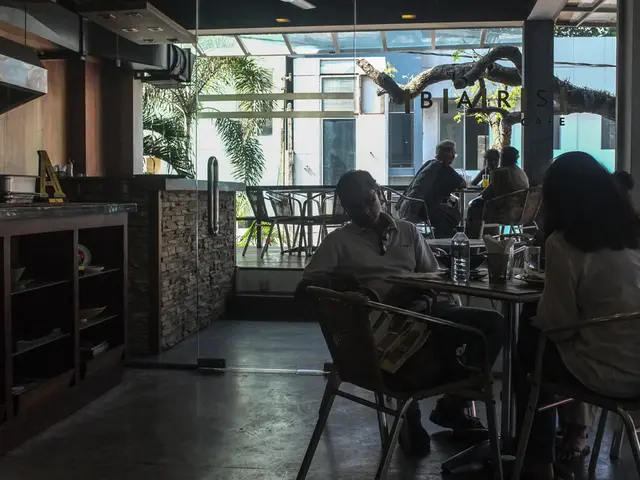 "Schmeggewöhlerchen" is a vibrant gathering spot, happening every Saturday in the marketplace