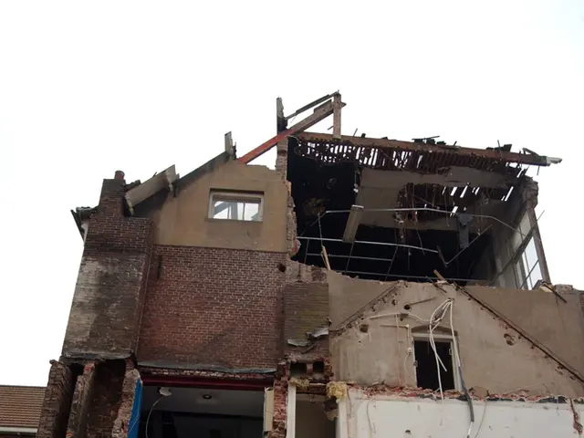 Building Collapse in Residential District of Kalyan: Four Injured, Seven Trapped