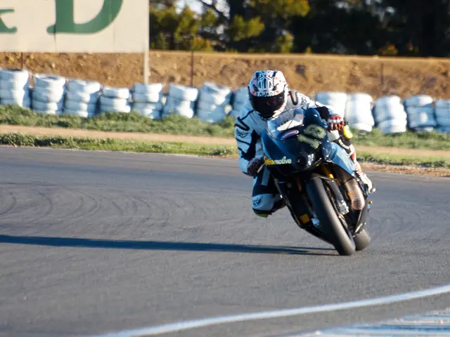 Reckless Biker in Sindelfingen Puts Road Users at Risk