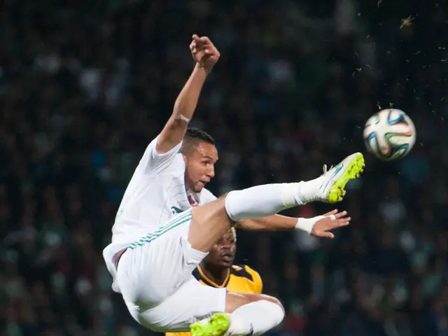 Audience Astonished by Boyz II Men's rendition of Star-Spangled Banner during the 49ers-Jets...