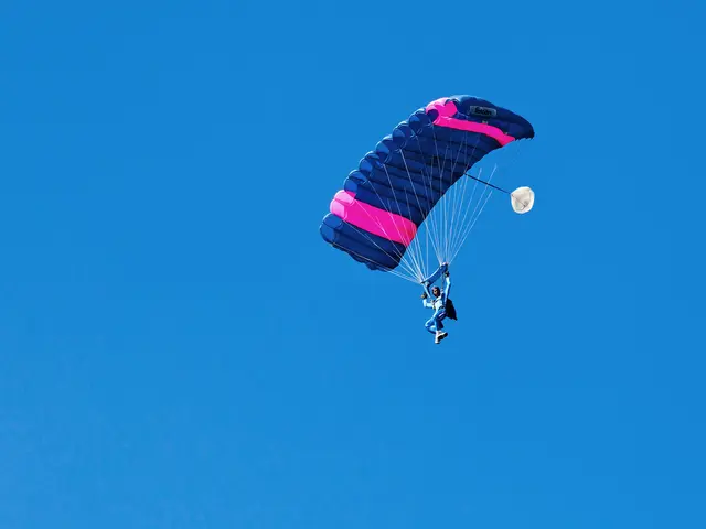 Parachutist (33 years) topples off a cliff prior to their jump