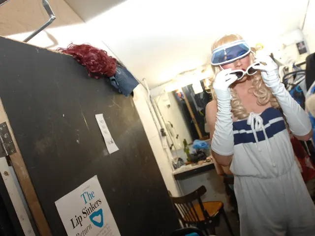 Amanda Seyfried Adopts Julia Roberts' Iconic Versace Style at Venice Film Festival: A Display of...