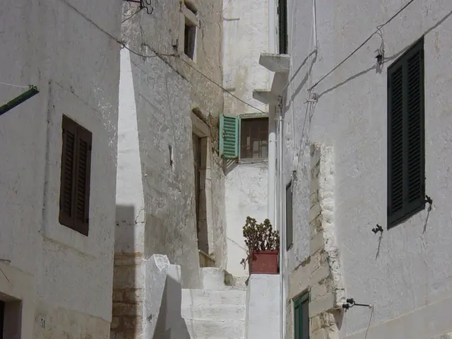 stationat Gehrensestraße: staircase continues to be inaccessible despite restoration work