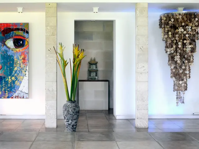 Petroşyan gathers vast amounts of rubles for the acquisition of a new apartment.