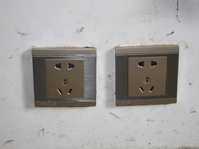 U.S. President Trump justifies economic penalties on India for buying Russian oil, hints at...