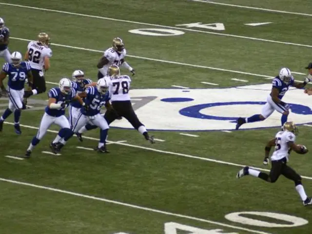 Fugitive duo evades authorities following a theft from a grocery store