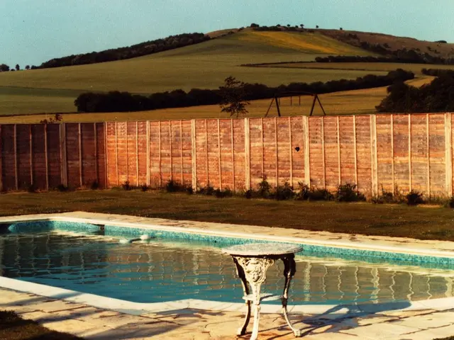 Swimming pool parking lot evacuation in Hennstedt due to emergency situation