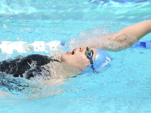 Cancer Advancement Enhanced by Myelocyte and Metamyelocyte Neutrophils