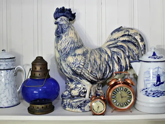 Solar-powered cooking apparatus, reminiscent of camping's golden era, crafted at home