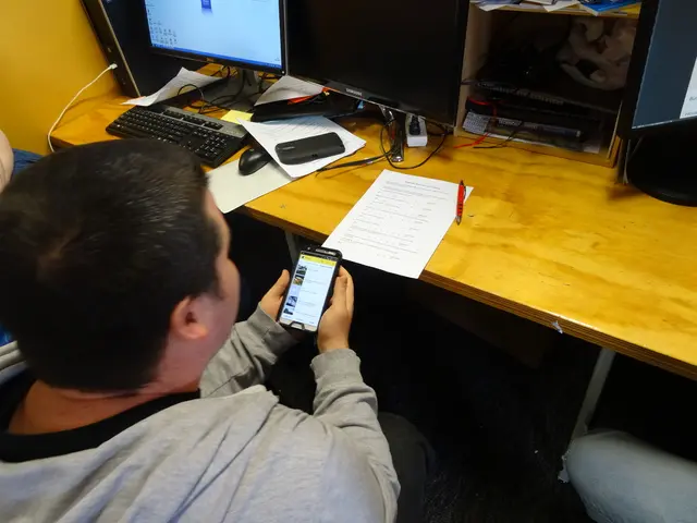 Introducing the AI-Boosted Gimbal that Elevates Your Smartphone's Performance