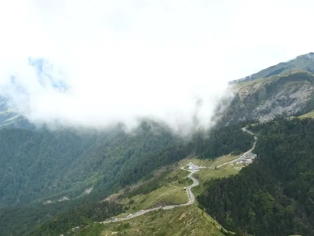 Alpinist Nagovitsina's Quest for the Snow Leopard Badge Foiled by Her Errors