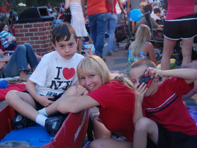 Broadcast networks requested to minimize audience responses to Trump during the men's finals match...