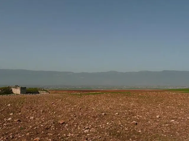 Mars Rover Images Reveal Quadrilateral Formation, Sparking Discussions among Astronomers