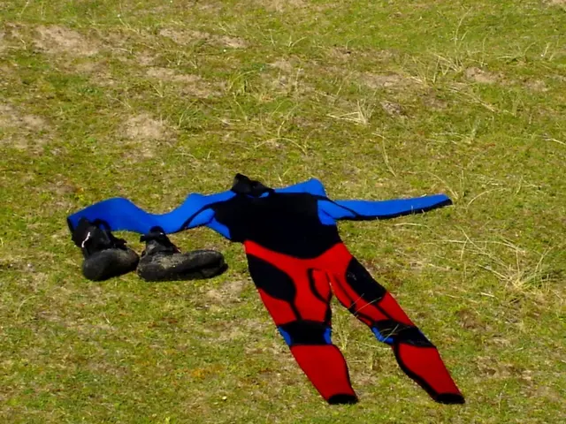 Reinventing Mom Jeans' Aesthetic: A Closer Look at Trendsetting Style Strategies