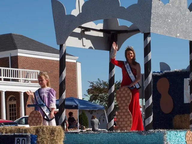 Real Estate Advisor Laurie Bouwman Discusses Home Staging and Decluttering Practices in HelloNation...