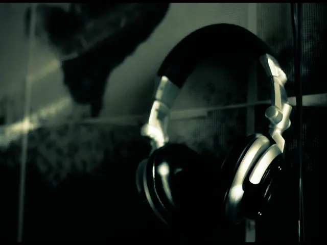 Troubled U.S. Sales for Apple's Vision Pro, According to Industry Analysts