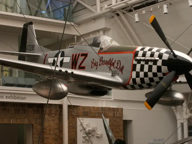 Authorities are examining a potential danger targeting a hotel.