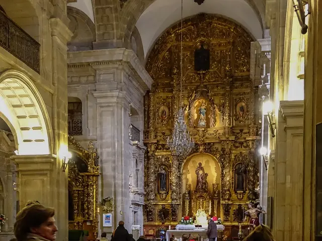 Gathering at Vernon Hills synagogue following anti-Semitic graffiti defacement